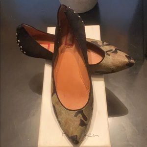 Halogen Camo/ Black flats